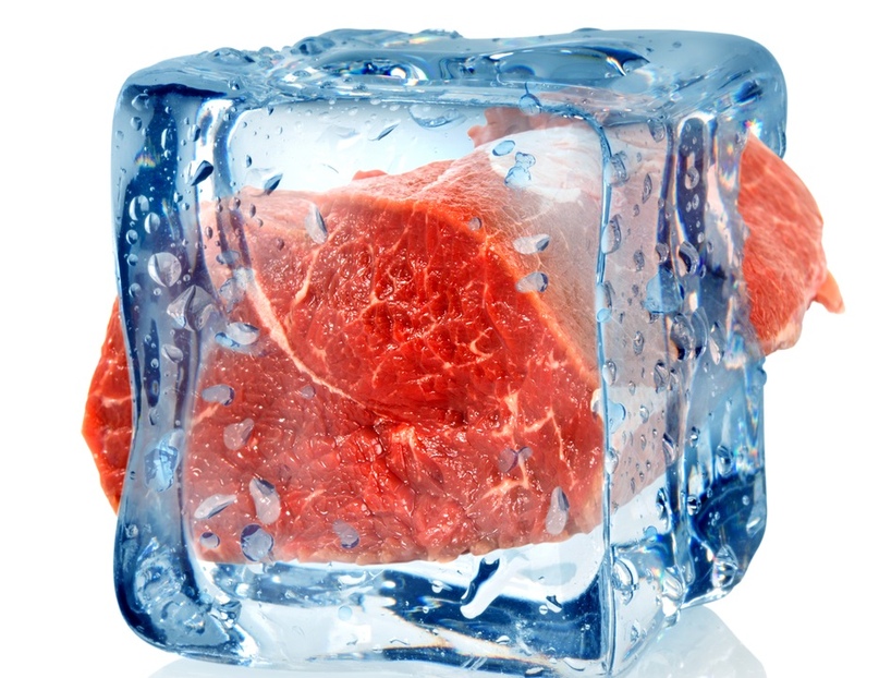 Что можно замораживать в морозильной камере и как это правильно делать - мясо во льду